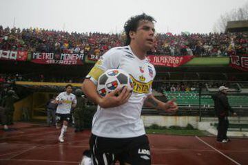 Se convirtió en líder, capitán en un Colo Colo que ganó todo con Claudio Borghi en la banca. También está entre los últimos emblemas del club. 