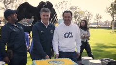 ¡Así festejó el América su aniversario! Pastel y Raúl Jiménez de visita en el Nido