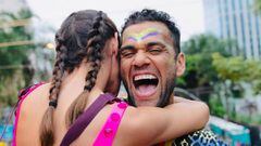 Dani Alves lo da todo junto a su novia en el Carnaval de Río de Janeiro