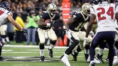 Aug 26, 2017; New Orleans, LA, USA; New Orleans Saints running back Adrian Peterson (28) runs against the Houston Texans during the first quarter of a preseason game at the Mercedes-Benz Superdome. Mandatory Credit: Derick E. Hingle-USA TODAY Sports