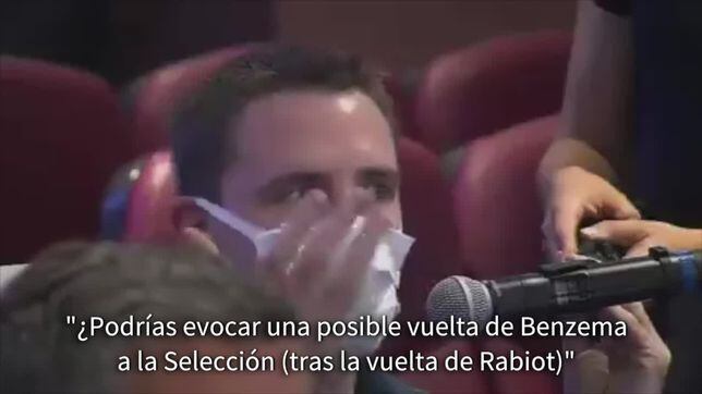 La reacción de Deschamps al ser preguntado por Benzema