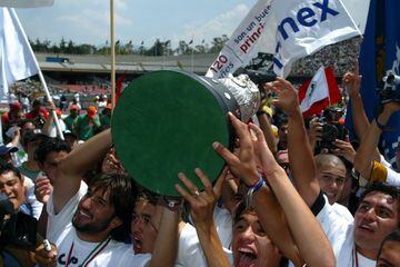 Los Pumas sumaban dos títulos de Primera División antes de que ocurriera el terremoto de 1985, después de ello, los felinos consiguieron otros cinco campeonatos, incluyendo aquel bicampeonato en el 2004 al vencer a Chivas en el Clausura y a Monterrey en el siguiente certamen.