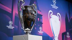 El trofeo de la UEFA Champions League, presente en el sorteo en Nyom.