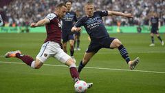 Soccer Football - Premier League - West Ham United v Manchester City - London Stadium, London, Britain - May 15, 2022 West Ham United's Vladimir Coufal in action with Manchester City's Oleksandr Zinchenko REUTERS/Tony Obrien EDITORIAL USE ONLY. No use wit