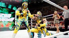 Cinta de Oro (izq) y Samuray del Sol (der) cuando luchaban juntos en la WWE.