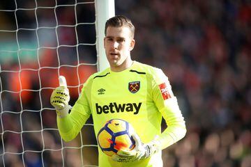 The Seville-born keeper has ended his time with West Ham United and has a current market value of 3.5 million euros.