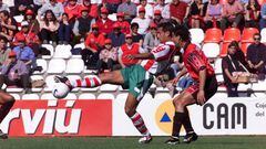 Lance del juego entre el Mallorca y el Athletic Club en el estadio Lluis Sitjar. 26-04-1999