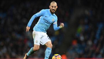 Manchester City&#039;s Spanish midfielder David Silva passes the ball during the English Premier League football match between Manchester City and Watford at the Etihad Stadium in Manchester, north west England, on January 2, 2018. / AFP PHOTO / Paul ELLI
