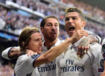 Cristiano celebra uno de sus goles al Atl&eacute;tico con Modric y Sergio Ramos.