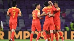 XAH. Al Ain (United Arab Emirates), 20/01/2019.- Players of China celebrate a 1-1 goal during the 2019 AFC Asian Cup round of 16 match between China and Thailand in Al Ain, United Arab Emirates, 20 January 2019. (Tailandia, Emiratos &Aacute;rabes Unidos) 