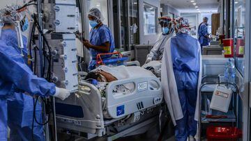 In this photo taken on May 22, 2021 health workers care for a Covid-19 patient in the intensive care unit (ICU) in Bogota. - The new coronavirus variant detected for the first time in Colombia and called &quot;mu&quot; caused the deadliest wave of the pan