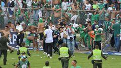 Hinchas Deportivo Cali invadiendo el Doce de Octubre
