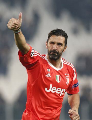 El delantero vistió la camiseta de la Juventus de Turín, entre 2004 y 2006, donde coincidió con el histórico arquero italiano.