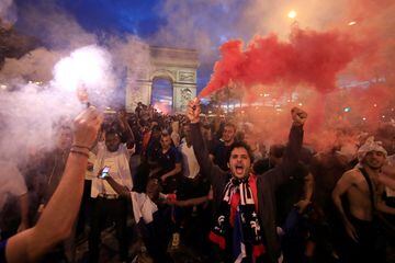 Los aficionados franceses celebraron la clasificación de su selección para la final del Mundial. 