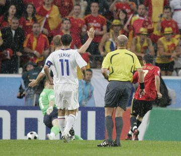 Fue convocado también para la Eurocopa 2008. Villa marcó su primer hat-trick con la Roja, fue en la victoria por 4-1 de España sobre Rusia.