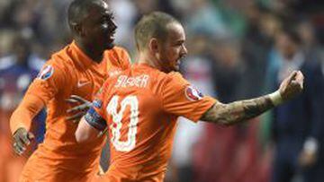 Sneijder celebra el ag&oacute;nico empate de Holanda, en un partido donde volvieron a desilusionar.