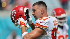 JACKSONVILLE, FLORIDA - SEPTEMBER 17: Travis Kelce #87 of the Kansas City Chiefs warms up before the game against the Jacksonville Jaguars at TIAA Bank Field on September 17, 2023 in Jacksonville, Florida.   Mike Carlson/Getty Images/AFP (Photo by Mike Carlson / GETTY IMAGES NORTH AMERICA / Getty Images via AFP)