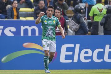 Desde que llegó al León en el Clausura 2019 se convirtió en uno de los hombres clave en el equipo. En el actual Clausura 2020 de la Liga MX suma cinco goles en seis partidos.
