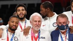 SAITAMA, JAPAN - AUGUST 07: Team United States Head Coach Gregg Popovich poses with Damian Lillard, Jayson Tatum, Kevin Durant and Jerry Colangelo during the Men&#039;s Basketball medal ceremony on day fifteen of the Tokyo 2020 Olympic Games at Saitama Su