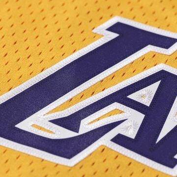 Detalle de la camiseta de los Angeles Lakers.