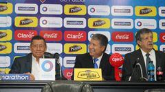&#039;Bolillo&#039; G&oacute;mez, durante la rueda de prensa en la que fue presentado como DT de Ecuador.