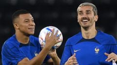 France's forward Kylian Mbappe and France's forward Antoine Griezmann take part in a training session at Al Sadd SC in Doha on November 29, 2022, on the eve of the Qatar 2022 World Cup football match between Tunisia and France. (Photo by FRANCK FIFE / AFP)