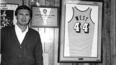 Jerry West salió por la puerta de atrás de unos Lakers a los que les dedicó su vida y donde tiene retirado el número 44