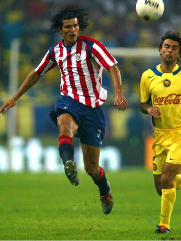 Después de ser campeón con Chivas en el 2006 y de asistir al mundial de Alemania 2006, el 'Maza' al igual que Salcido, arribó al PSV de Holanda, en el 2011 los dejó para ir al Sttutgart. Regresó en el 2013 con el América.
