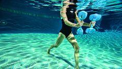 El CrossFit en el agua es un paso en los ejercicios de alta intensidad.