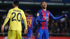 Neymar se lamenta de un fallo durante el partido contra el Villarreal.