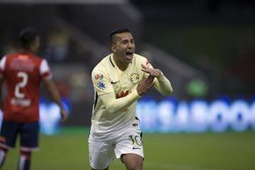 Una de las jóvenes promesas del fútbol paraguayo. A sus 22 años llega a México tras ser campeón con Cerro Porteño. En su debut con las Águilas se estrenó con gol en el Estadio Azteca. 
