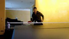 James comparte un día en su casa, donde juega tenis de mesa, Nintendo y fútbol