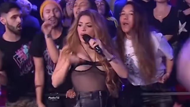 La actuación de Shakira con Bizarab en Jimmy Fallon presenta un coro inesperado