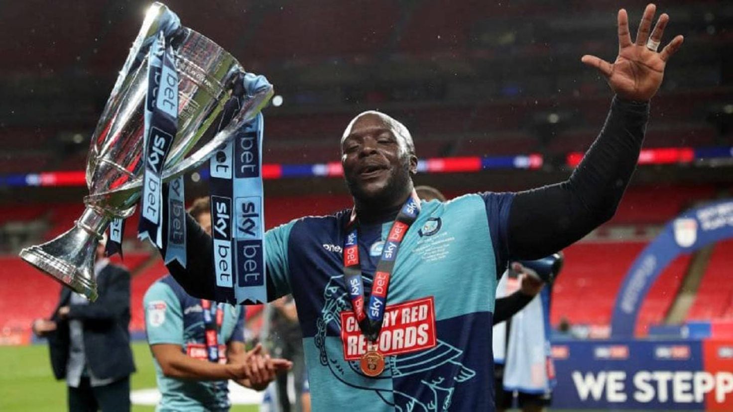 FIFA 20 homenajea al héroe del Wycombe Wanderers: Akinfenwa recibe