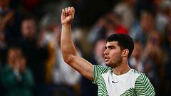 Spain's Carlos Alcaraz Garfia reacts after winning against Canada's Denis Shapovalov during their men's singles match on day six of the Roland-Garros Open tennis tournament at the Court Philippe-Chatrier in Paris on June 2, 2023. (Photo by JULIEN DE ROSA / AFP)