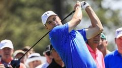 THM04. Augusta (United States), 02/04/2017.- Jordan Spieth of the US hits a tee shot on the first hole of a practice round as the Drive, Chip &amp; Putt Championship goes on elsewhere on the course at the 2017 Masters Tournament at the Augusta National Go