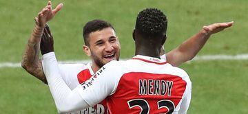 Mendy celebra un gol con Boschilla.