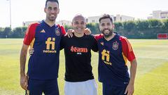 Iniesta, junto a Busquets y Jordi Alba en la Qatar University.