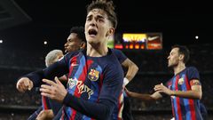 Gavi celebra el gol de su equipo durante el encuentro correspondiente a la jornada 26 de primera división que disputan hoy domingo en el estadio del Camp Nou, en Barcelona. EFE/ Toni Albir