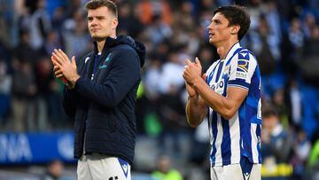Real Sociedad's Norwegian forward Alexander Sorloth and Real Sociedad's French defender Robin Le Normand (R) celebrate victory at the end of the Spanish league football match between Real Sociedad and Elche CF at the Reale Arena stadium in San Sebastian on March 19, 2023. - Real Sociedad won 2-0. (Photo by ANDER GILLENEA / AFP)