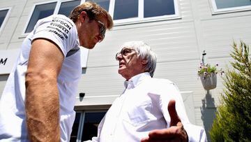 Nico Rosberg hablando con Bernie Ecclestone.