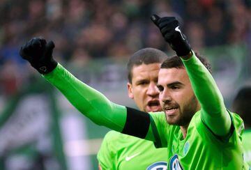 El 22 de julio de 2016, Mayoral fue cedido al equipo de la Bundesliga VfL Wolfsburg. En el club alemán logró anotar 2 goles en 21 partidos disputados. 