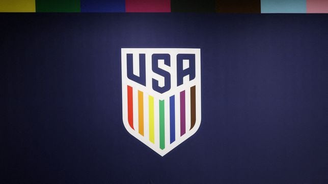 Photo of The USMNT makes a statement with rainbow logo at Qatar