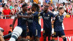 The Real Madrid players congratulate Tchouameni after scoring 0-2 against Girona. It is the last league outing for the Madrid team.