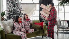 Los pijamas navideños son un clásico para celebrar la Navidad de la forma más divertida.