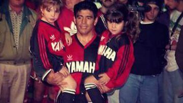 En 1993, Maradona regresó a su natal Argentina para formar parte de las filas del Newell's Old Boys.