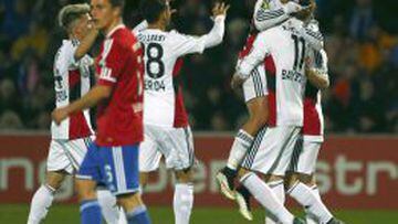 Chicharito ya tiene 18 goles en la temporada con el Bayer Leverkusen. 