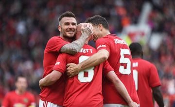 MANCHESTER, ENGLAND - MAY 26: Nicky Butt of Manchester United celebrates with David Beckham after scoring during the Manchester United '99 Legends v FC Bayern Legends at Old Trafford on May 26, 2019 in Manchester, England. (Photo by Nathan Stirk/Getty Ima
