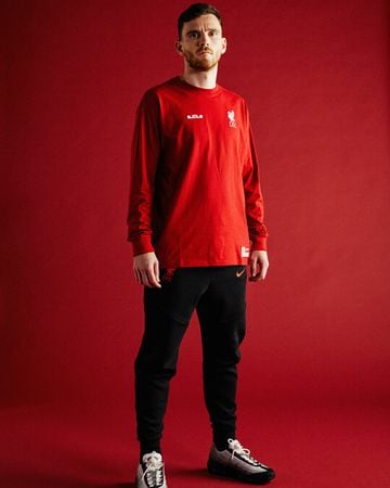 LeBron James y Liverpool lanzan línea de ropa 