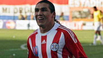 Con Paraguay fue al Mundial de Alemania 2006, pero no jugó ningún partido. Rumbo a Sudáfrica 2010, 'Chava' se convirtió en la figura de su selección y en total marcó 10 goles con la Albirroja.